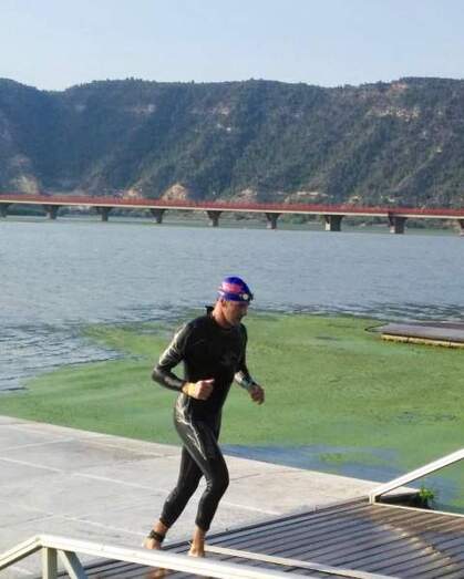 Marc Faus en el triatlón de Mequinenza.