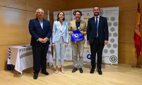 El concejal de Turismo con la ministra Reyes Maroto. El concejal de Turismo con la ministra Reyes Maroto.