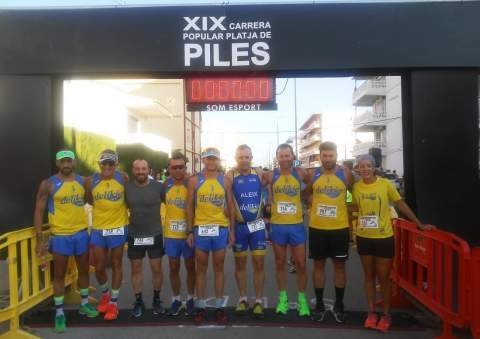 Algunos de los corredores del CA Safor en la carrera de Piles.