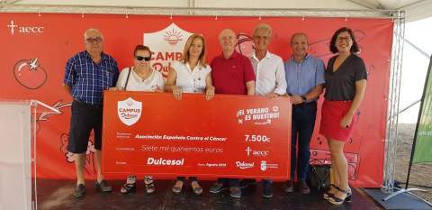 Entrega del talón solidario.