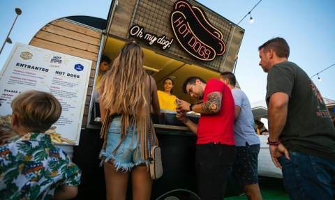 Uno de los "food trucks". Uno de los "food trucks".