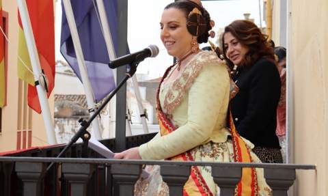 Estefanía Chover, en primer terme amb l'exalcaldessa Balaguer, en la Crida 2023. Estefanía Chover, en primer terme amb l'exalcaldessa Balaguer, en la Crida 2023.