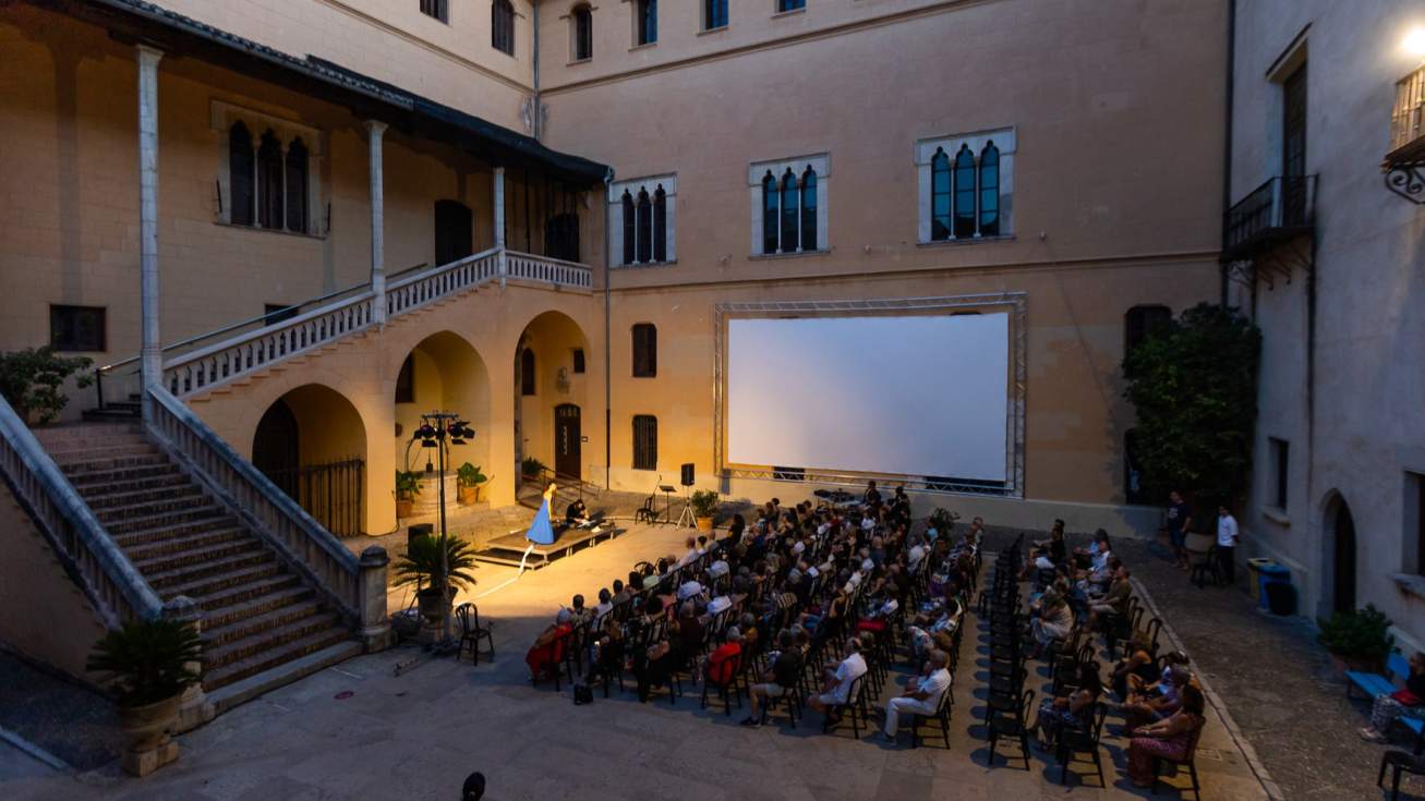 L'Estiuvers ompli de poesia tots els racons del Palau Ducal de Gandia