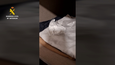 Tres personas detenidas por vender cocaína a través de la ventana de su casa en Castelló de Rugat
