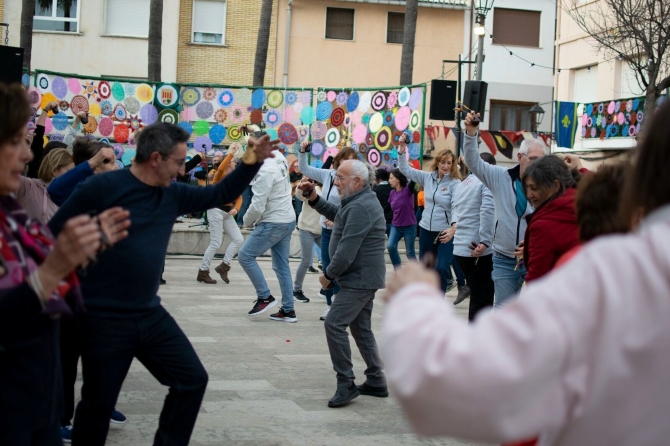 Ròtova recupera la seua jota i convida a ballar-la a la plaça