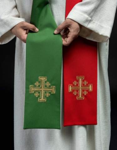 Estola Sacerdotal con Bordado Personalizado: La Opción de Creación Única