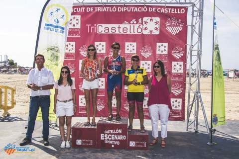 Charo Pérez, tercera en el podio de Veteranas 2 en Oropesa.