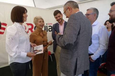 Visita de los miembros del Gobierno local.