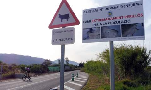 Lugar donde desaparece la CV-605 y comienza la vía pecuaria. Lugar donde desaparece la CV-605 y comienza la vía pecuaria.