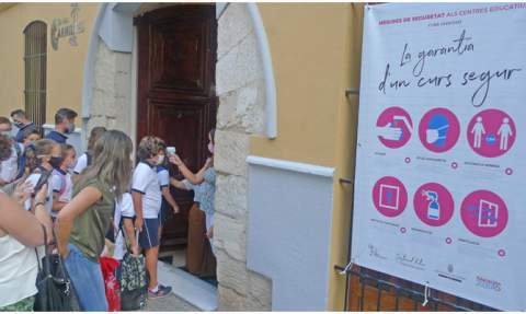Toma de temperatura en el Colegio Carmelites, en Gandia. Toma de temperatura en el Colegio Carmelites, en Gandia.