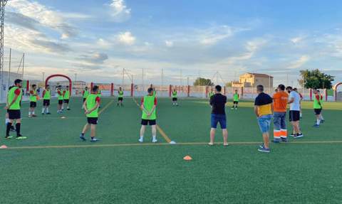 Primer entrenamiento del R&aacute;cing Rafelcofer, en La Runa.