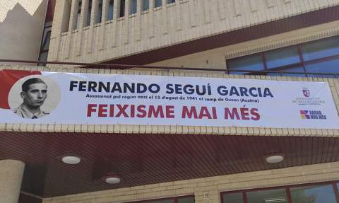 Pancarta en l'Ajuntament.