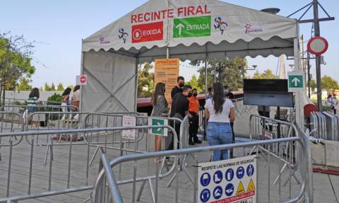 Entrada al recinto ferial desde el paseo Germanies.