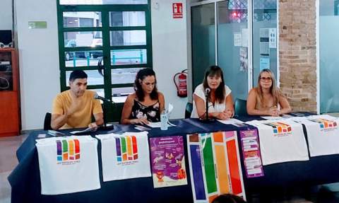 Festers i autoritats durant la presentació. Festers i autoritats durant la presentació.