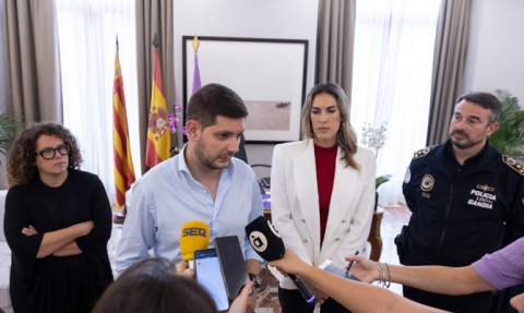 Prieto este mediod&iacute;a en declaraciones a los medios.