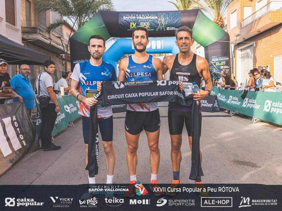 El C.A. Gandia-Alpesa brilla en Rótova con doblete absoluto, nueve podios individuales y victoria por equipos