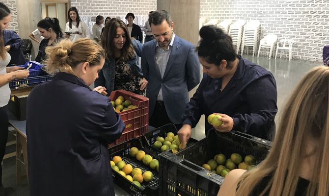 Visita del alcalde a los talleres de Incorpora't.