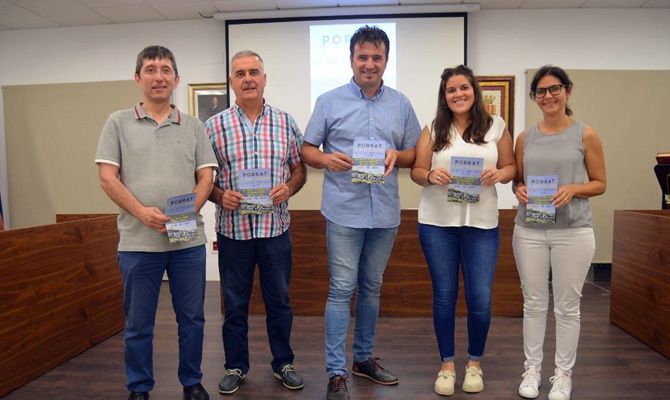 Presentación del Porrat con el alcalde, en el centro.