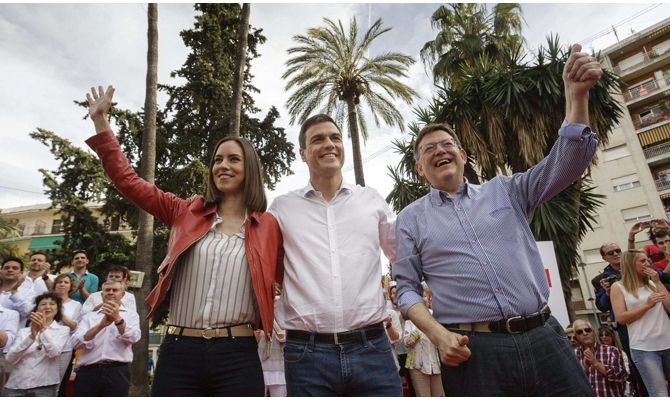 Morant, junto a Sánchez y Puig en un mitin en Gandia.