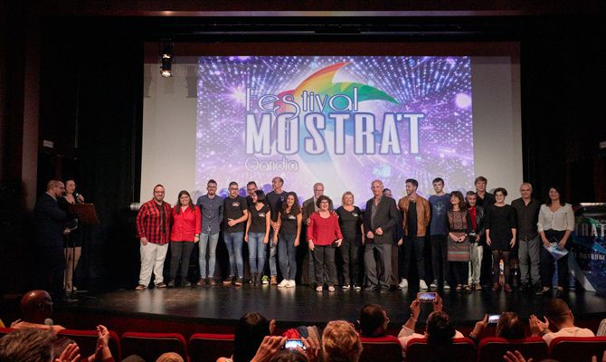 Foto de grupo con premiados, organizadores y autoridades.