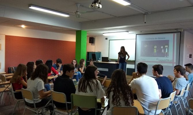 Los alumnos en el taller.