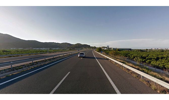 La autopista a su paso por Tavernes.