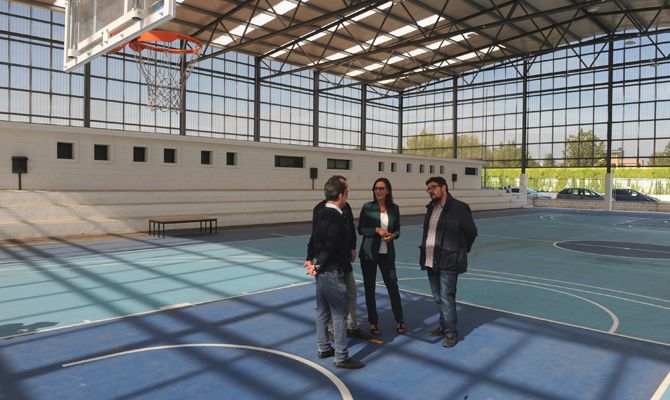 Visita a la pista cubierta.