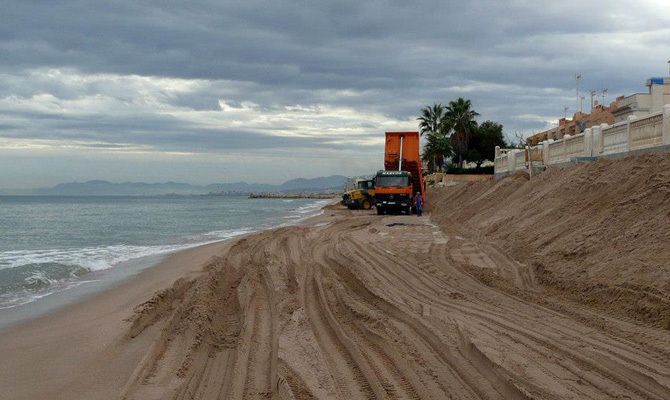 La Goleta, en una de las reposiciones de arena.