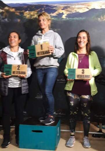 Beatriz Sanchis, a la derecha, 3ª en Veteranas en el Mondúber Trail de Xeresa.