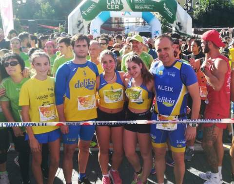Algunos de los corredores en la Run Cáncer de Gandia.