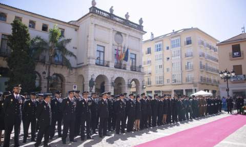 Homenaje a los caídos en la plaza Major. Homenaje a los caídos en la plaza Major.