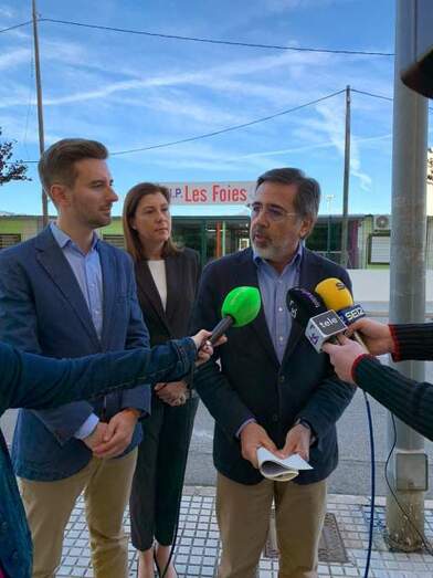 Frente al colegio Les Foies.