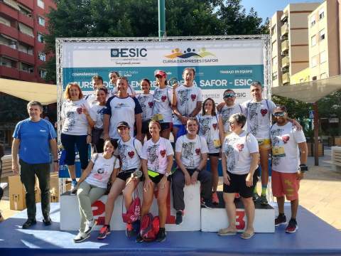Participantes del Departamento de Salud de Gandia, premio a la camiseta más original.