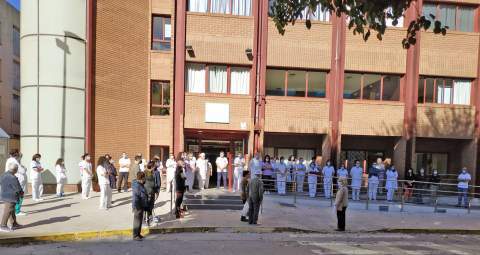 Concentración en el centro de salud integral de Oliva.