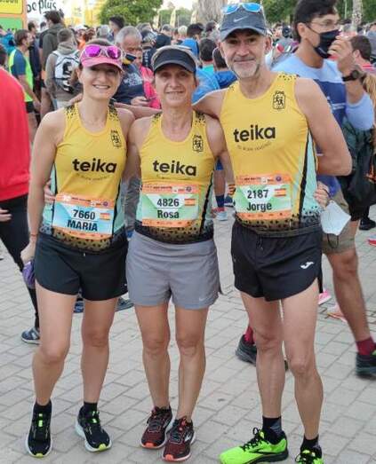 Algunos corredores del CA Safor Teika en el Medio Maratón deValència.