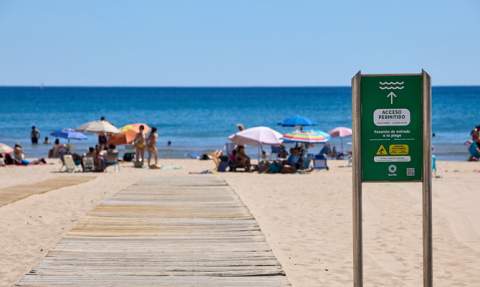 Uno de los accesos a la playa Nord. Uno de los accesos a la playa Nord.