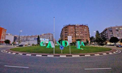 Rotonda de entrada norte a Gandia. Rotonda de entrada norte a Gandia.