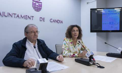 Carrió y Ferrer, en rueda de prensa. Carrió y Ferrer, en rueda de prensa.