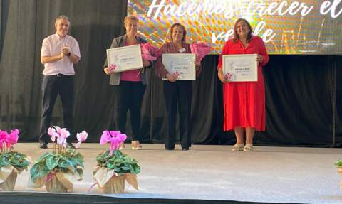 Entrega del premio a Tavernes. Entrega del premio a Tavernes.