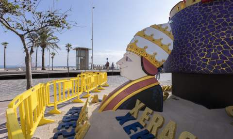 La falla en el paseo marítimo. La falla en el paseo marítimo.