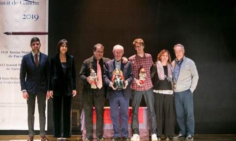 Els premiats, amb les autoritats municipals i editors.