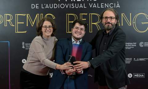 L'equip de Jaibo Films amb el premi. L'equip de Jaibo Films amb el premi.