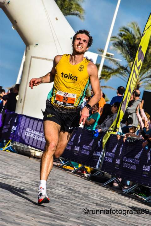 Vicente Bel&middot;l&aacute;n en la Mitja Marat&oacute; de Gandia. / Runnia Fotograf&iacute;a.