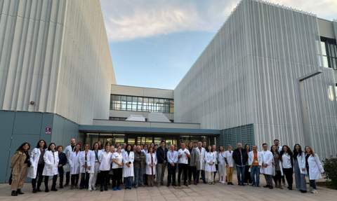 Directivos del Departamento junto con sanitarios del centro. Directivos del Departamento junto con sanitarios del centro.