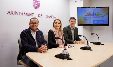 De izquierda a derecha, Vicent Boscà, Elena Moncho y Jesús Naviero.