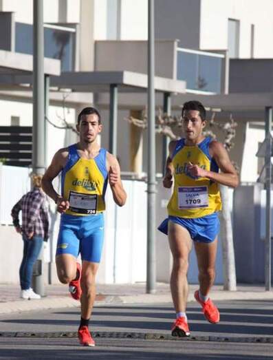 Nizar Lakhlifi y Salva Gomar, en carrera. / Foto: Luis Villaca&ntilde;as