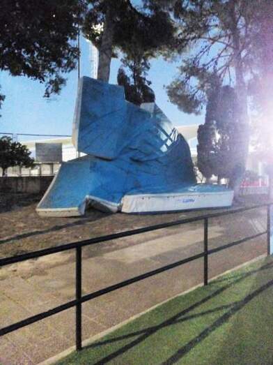 Colchoneta en la pista de atletismo de Gandia.