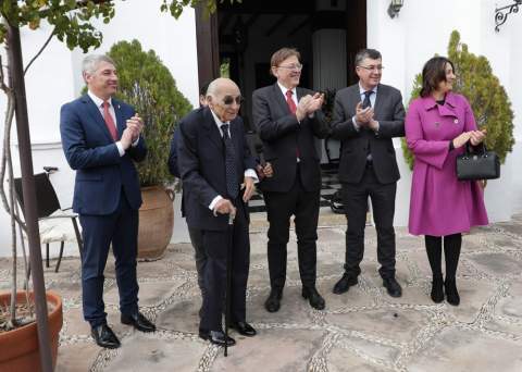 Brines junto a Puig y el reste de autoridades.