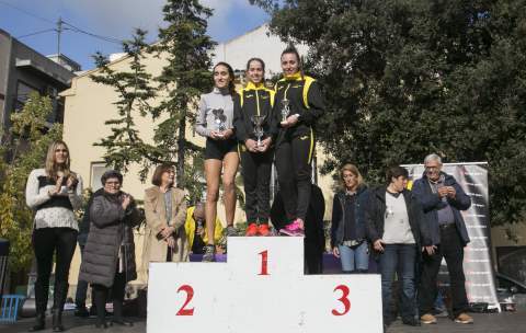 Podio Junior Fem., con Carla Breco (1ª), Judith Íñiguez (indep.) y Neus Sansaloni, tercera. / Foto: Àlex Oltra.