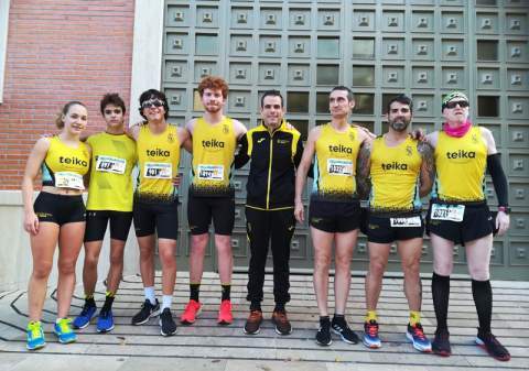 Algunos corredores ‘groguets’ participantes en la Cursa.